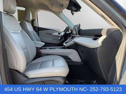 Certified 2025 Ford Explorer Active w/ Active Comfort Package AWD/4WD image 15