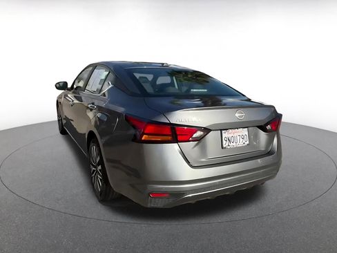 Used 2025 Nissan Altima 2.5 SV image 11