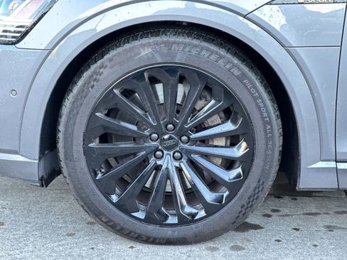 Used 2019 Audi e-tron Prestige w/ Prestige Package image 23