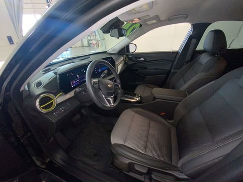Used 2024 Chevrolet Trax LT w/ Driver Confidence Package FWD image 27