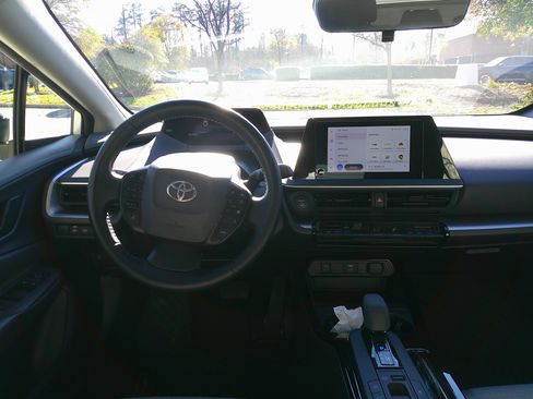 Used 2023 Toyota Prius LE image 30