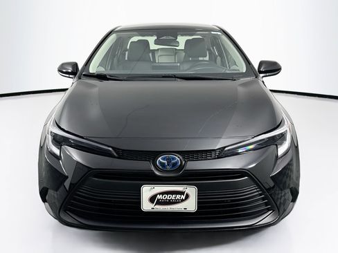 Used 2025 Toyota Corolla LE AWD/4WD image 4