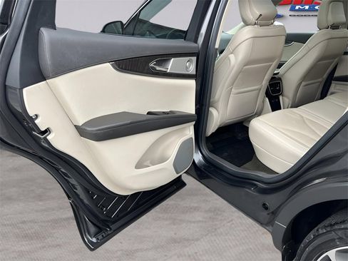 Used 2020 Lincoln Nautilus Reserve w/ Equipment Group 202A image 13