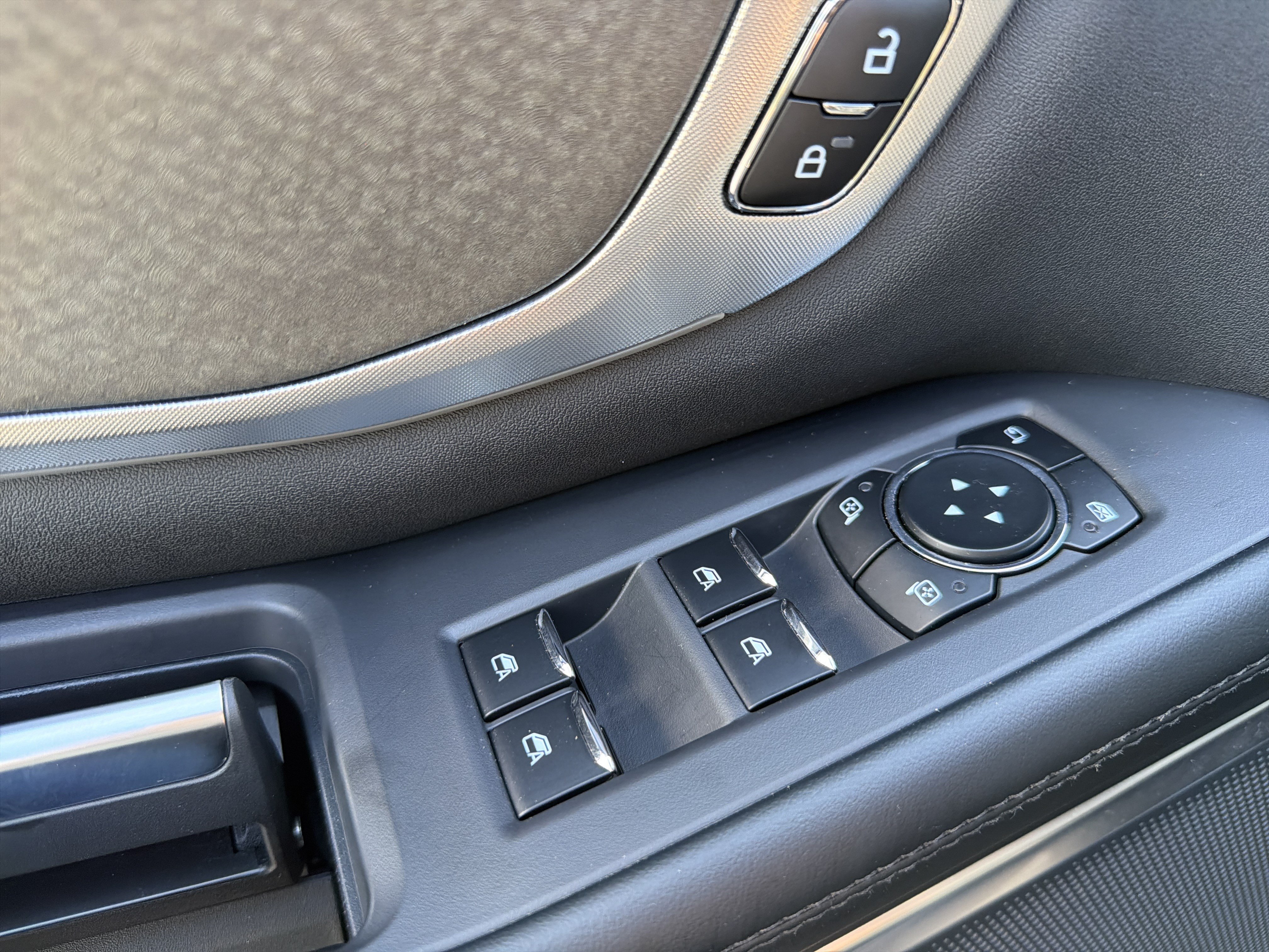 Used 2025 Ford Expedition Tremor AWD/4WD image 33