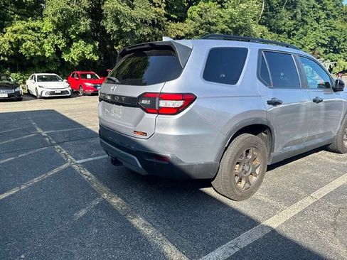 Used 2024 Honda Pilot TrailSport image 2