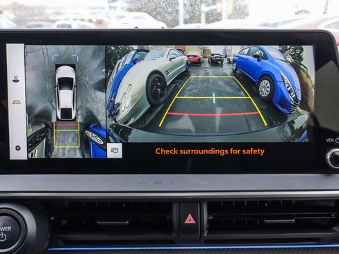 Used 2024 Toyota Prius Limited w/ Limited Premium Package image 9