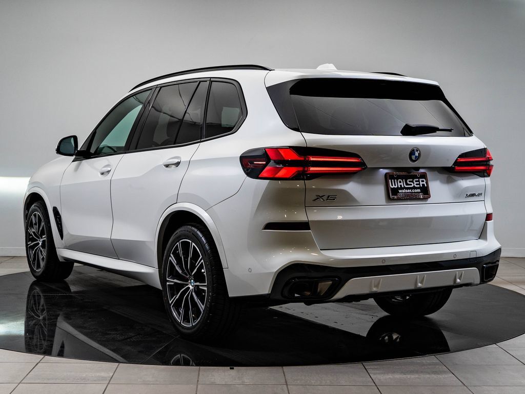 Used 2025 BMW X5 xDrive40i w/ M Sport Package AWD/4WD image 6