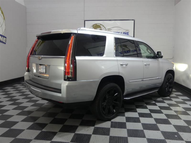 Used 2017 Cadillac Escalade Luxury AWD/4WD image 10