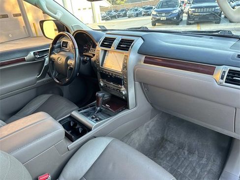 Used 2015 Lexus GX 460 image 12