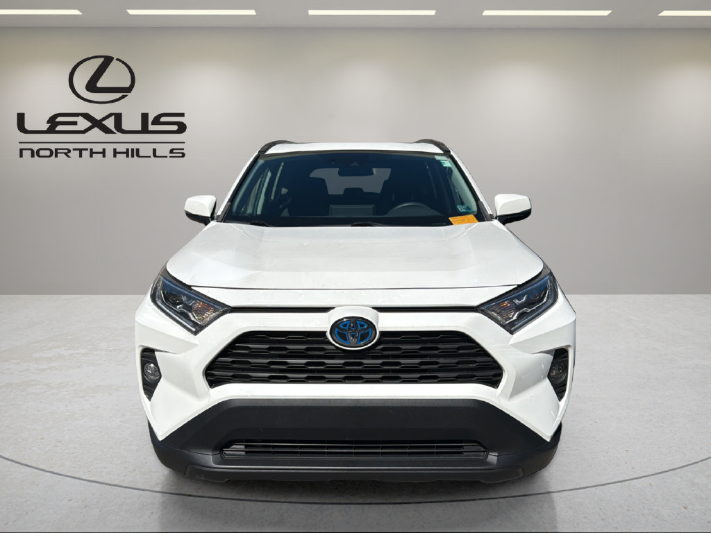 Used 2021 Toyota RAV4 XLE w/ Convenience Package AWD/4WD image 2