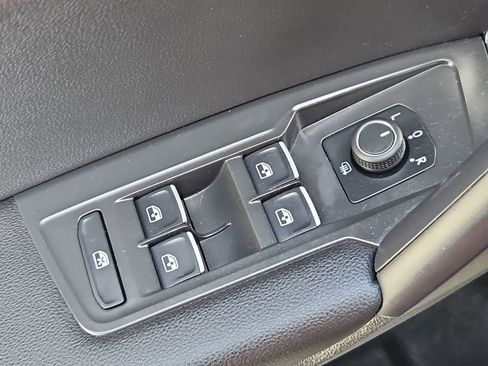Used 2021 Volkswagen Tiguan SE AWD/4WD image 17