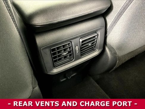 Used 2023 Toyota RAV4 LE AWD/4WD image 10