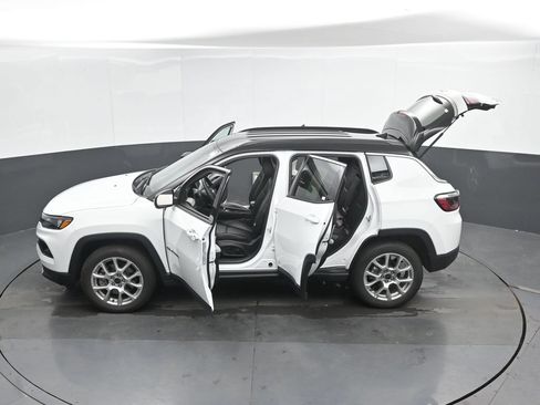 Used 2025 Jeep Compass Limited AWD/4WD image 51