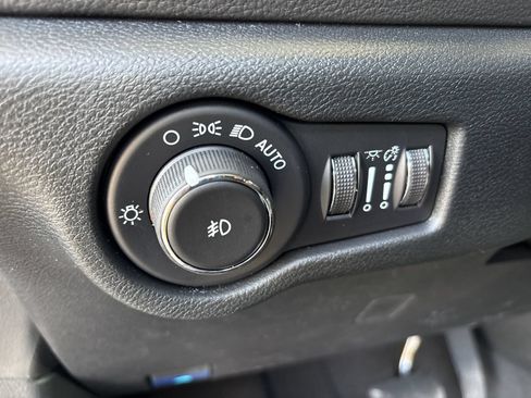 New 2026 Chrysler Pacifica Select w/ S Appearance Package FWD image 11