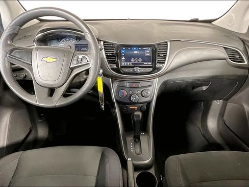 Used 2018 Chevrolet Trax LS FWD image 18