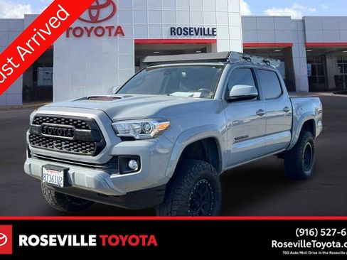 Used 2019 Toyota Tacoma TRD Sport w/ Technology Package image 1