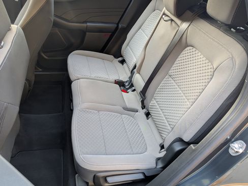 Used 2022 Ford Escape SE w/ SE Sport Appearance Package image 17