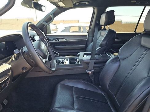 Used 2023 Jeep Wagoneer L Series II AWD/4WD image 5