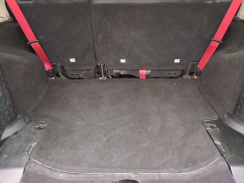 Used 2018 Jeep Wrangler Unlimited Rubicon w/ Connectivity Group image 32