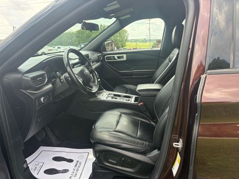 Used 2020 Ford Explorer XLT w/ Equipment Group 202A AWD/4WD image 8