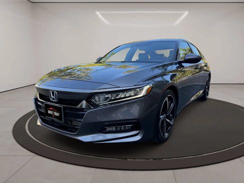 Used 2018 Honda Accord Sport image 3