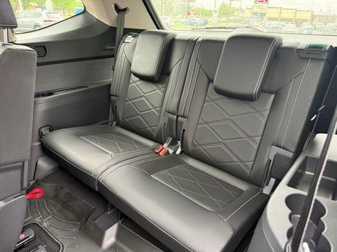 Certified 2025 Volkswagen Atlas SE AWD/4WD image 17