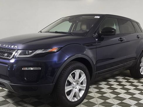 Used 2019 Land Rover Range Rover Evoque SE image 3