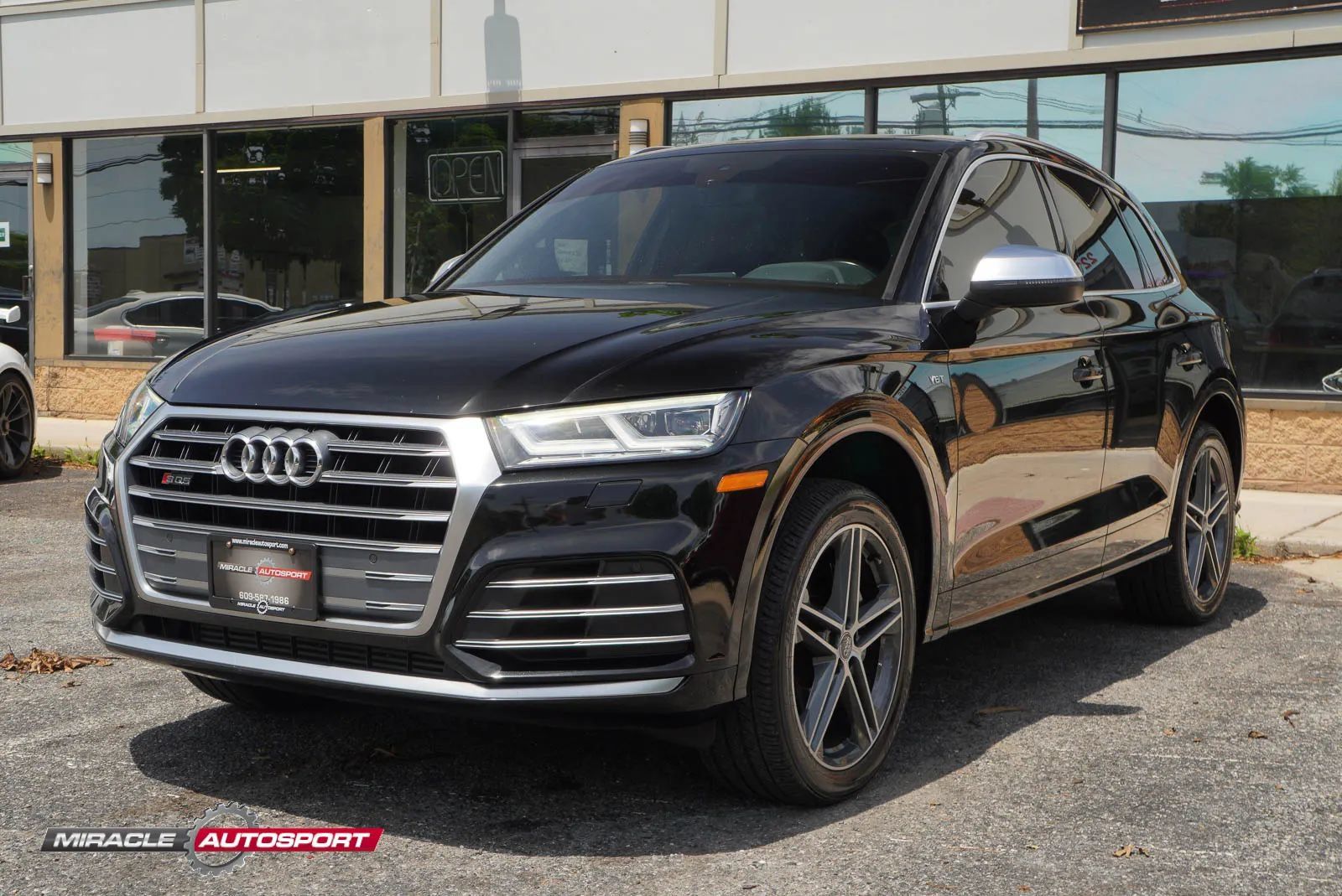 Used 2018 Audi SQ5 Premium Plus w/ Navigation Package AWD/4WD image 3