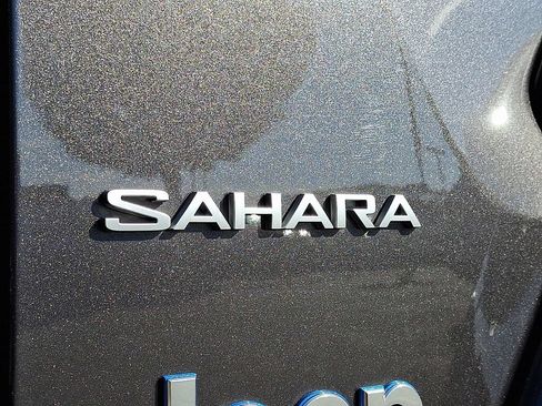 Used 2024 Jeep Wrangler Unlimited Sahara AWD/4WD image 30