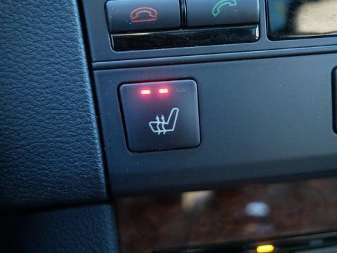 Used 2013 Mercedes-Benz E 350 4MATIC Sedan image 28