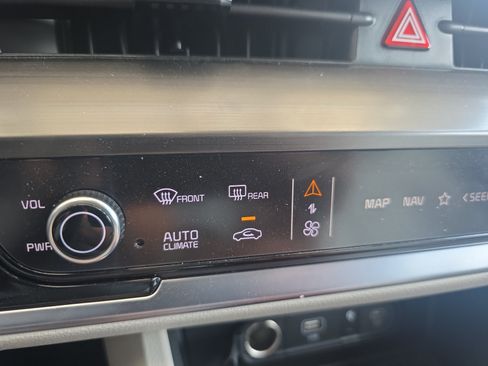 Certified 2025 Kia Sportage EX FWD image 15