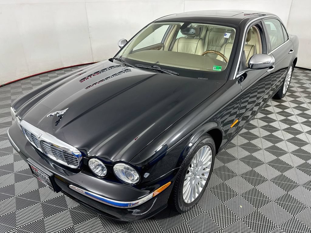 Used 2005 Jaguar XJ8 RWD image 3