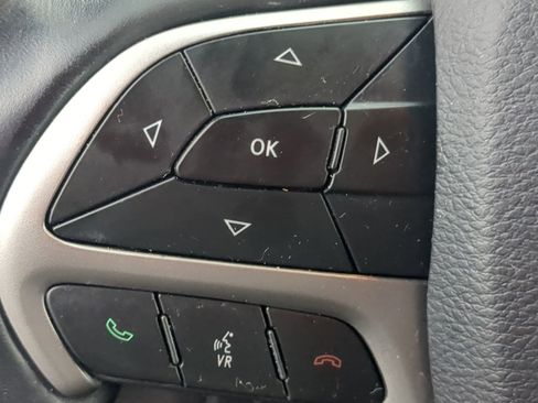 Used 2019 Jeep Grand Cherokee Altitude image 19