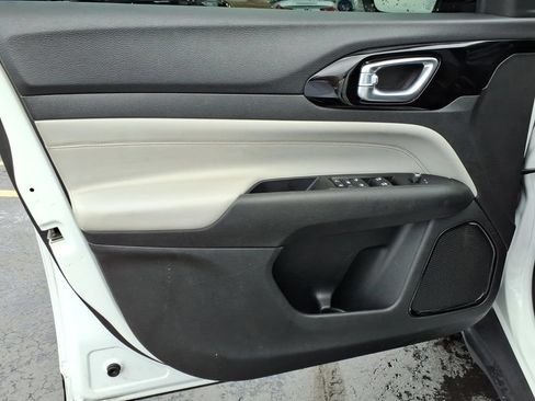 Used 2022 Jeep Compass Limited AWD/4WD image 13