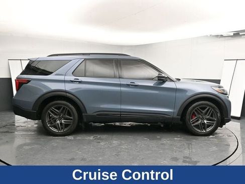 Used 2025 Ford Explorer ST image 13