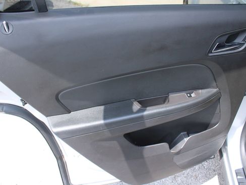 Used 2010 GMC Terrain SLE FWD image 18