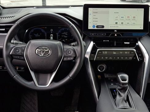 Used 2024 Toyota Venza Limited image 12
