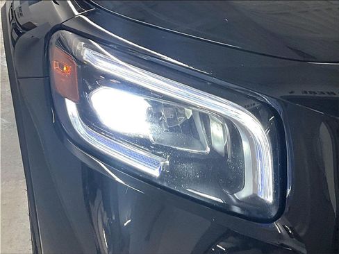 Used 2022 Mercedes-Benz GLB 250 4MATIC image 30