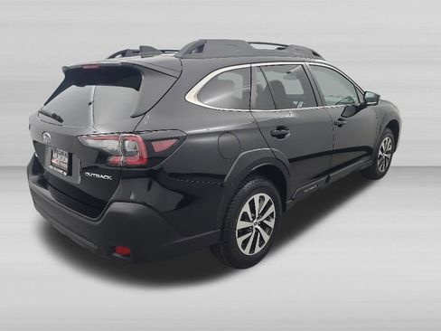 Used 2025 Subaru Outback Premium AWD/4WD image 3