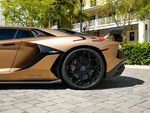 Used 2020 Lamborghini Aventador SVJ image 16