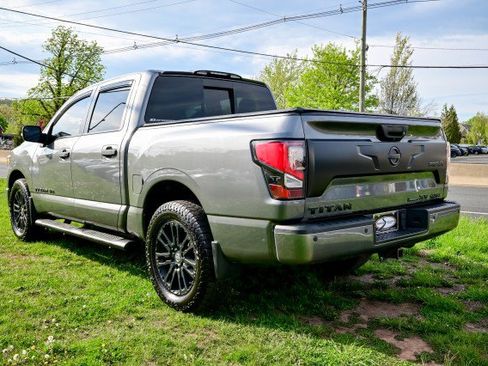 Used 2019 Nissan Titan SV w/ SV Convenience Package image 7