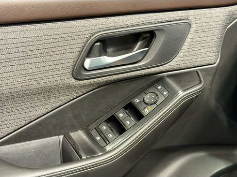 Used 2022 Nissan Rogue SV FWD image 15