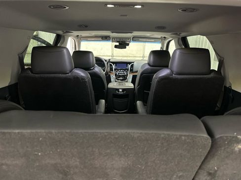 Used 2017 Cadillac Escalade Luxury AWD/4WD image 18