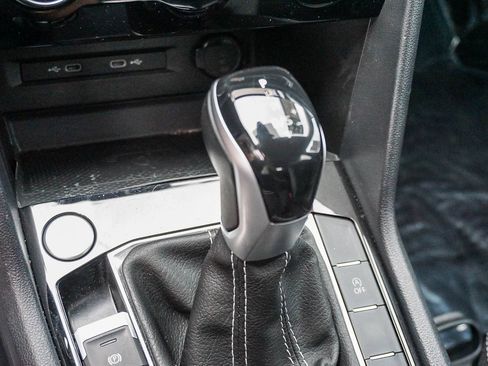 Used 2022 Volkswagen Taos SEL image 23