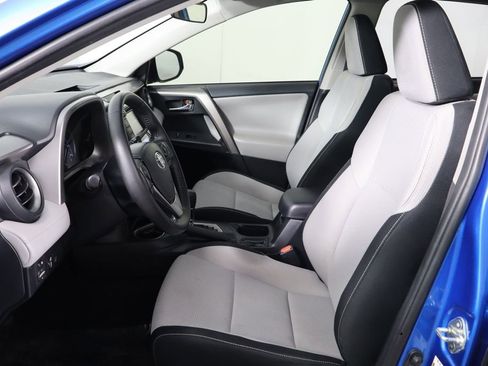 Used 2018 Toyota RAV4 XLE FWD image 16