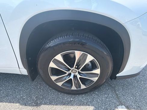 Used 2026 Toyota Highlander XLE AWD/4WD image 12