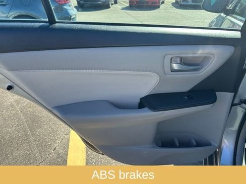 Used 2015 Toyota Camry LE image 14