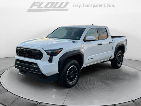 Used 2025 Toyota Tacoma TRD Off-Road image 4