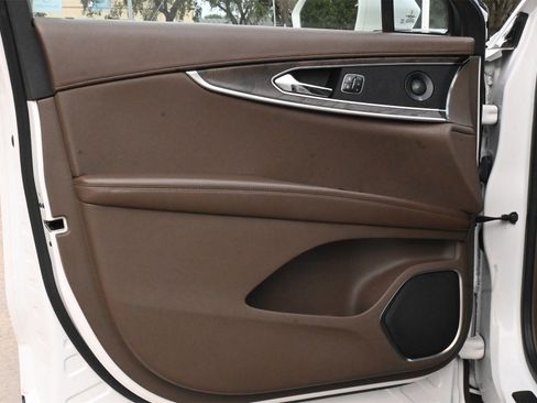 Used 2017 Lincoln MKX Reserve w/ Driver Assistance Package image 18