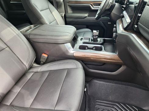 Used 2024 Chevrolet Silverado 1500 LT Trail Boss w/ Convenience Package II image 13